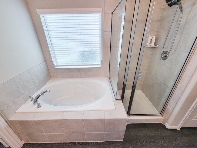 Building Photo - 10423 Astor Pt Trl