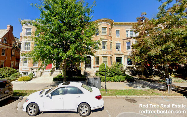 Building Photo - 1736 Beacon St