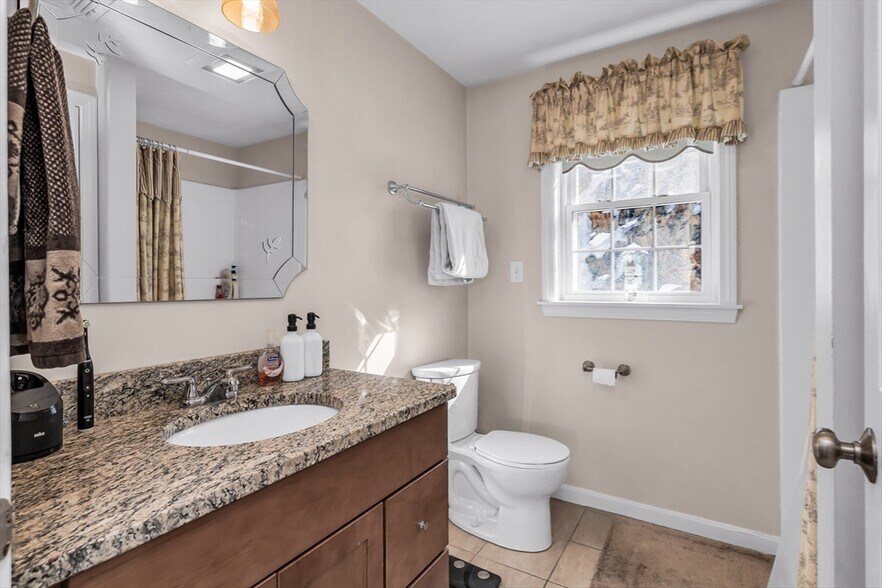 Building Photo - 6 Gedney Dr