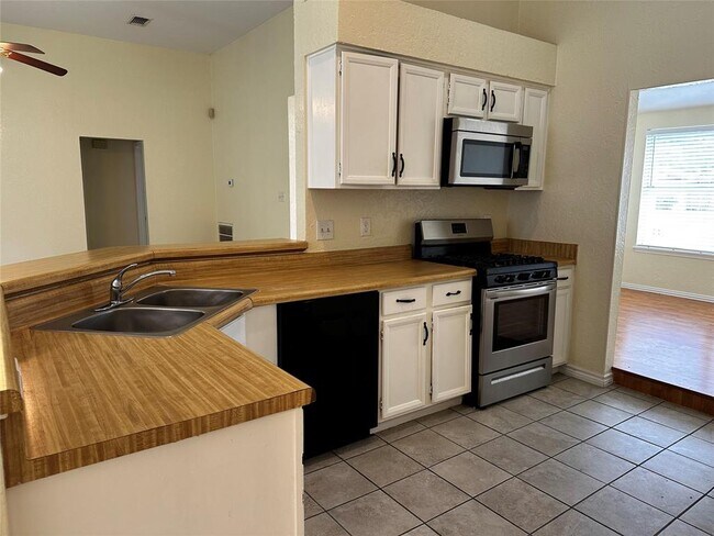 Building Photo - 13015 Tregarnon Dr