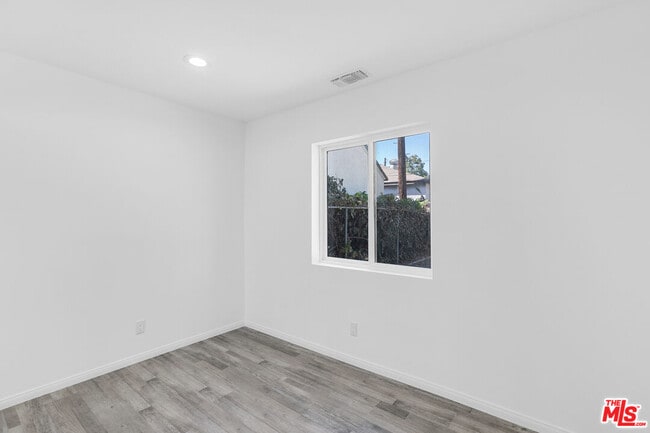 Building Photo - 7309 N Wilbur Ave