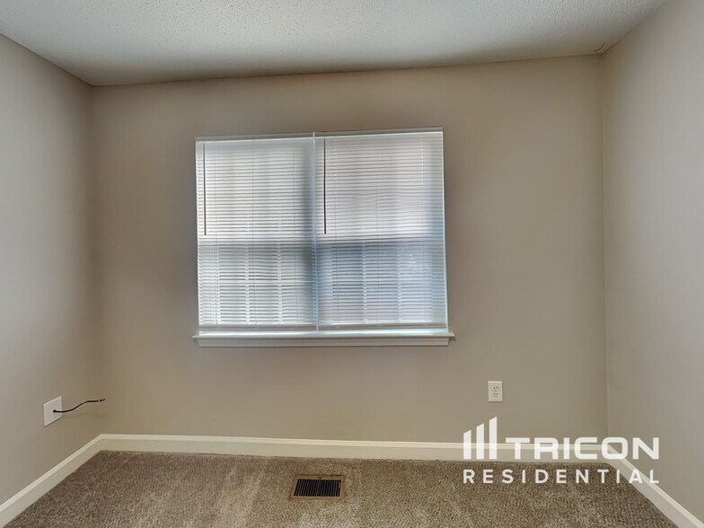 Building Photo - 367 Olde North Church Dr