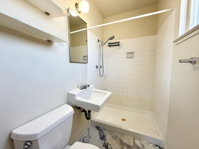 Building Photo - Spacious Ranch-Style Home with Bonus Room ...