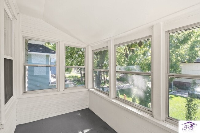 Building Photo - Wowza!