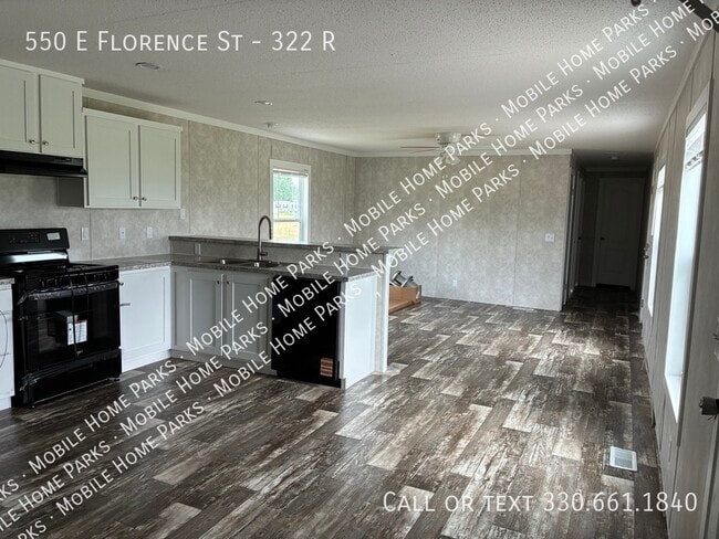 Building Photo - 550 E Florence Ave