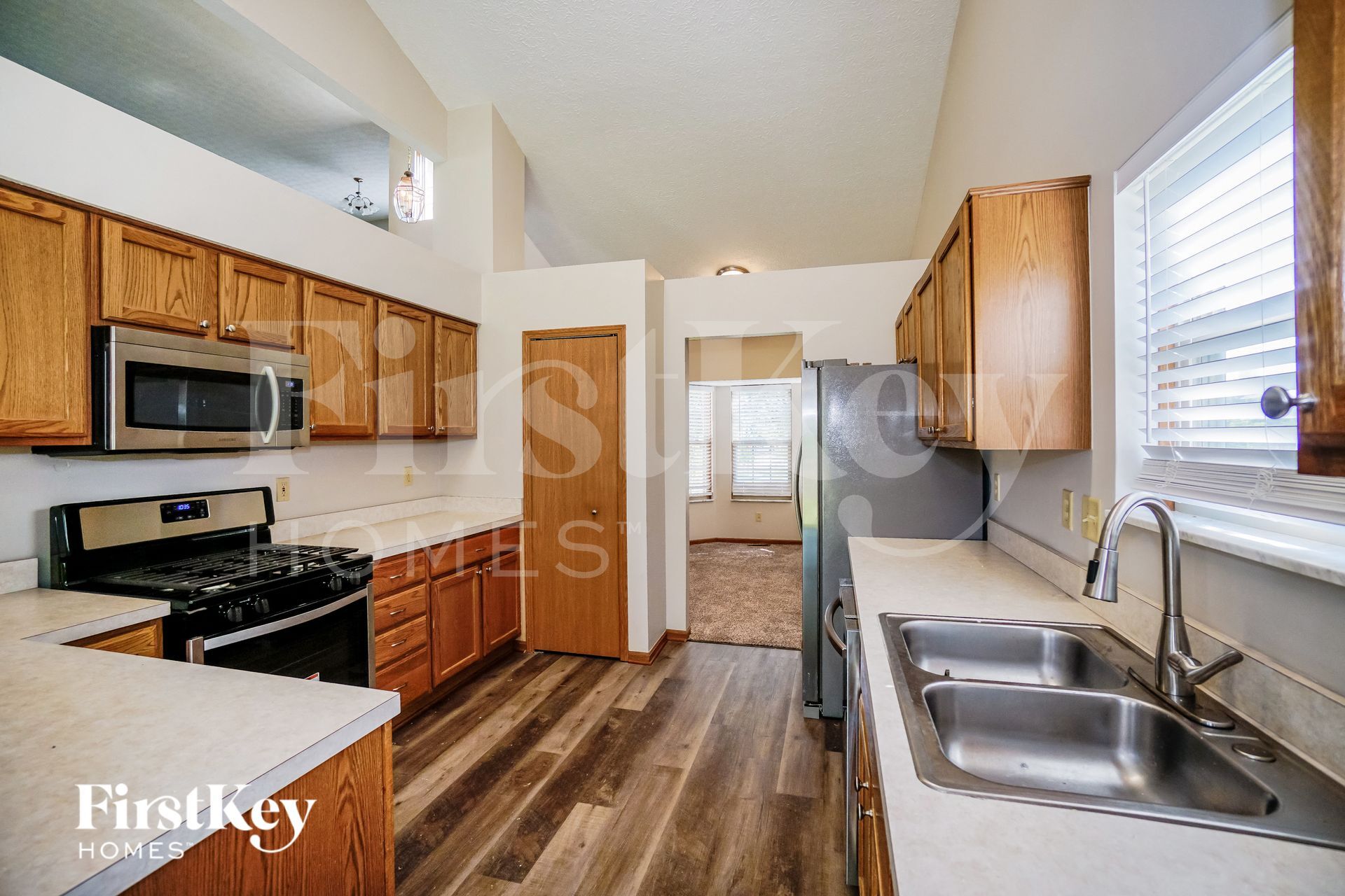 Building Photo - 1558 Royal Oak Dr