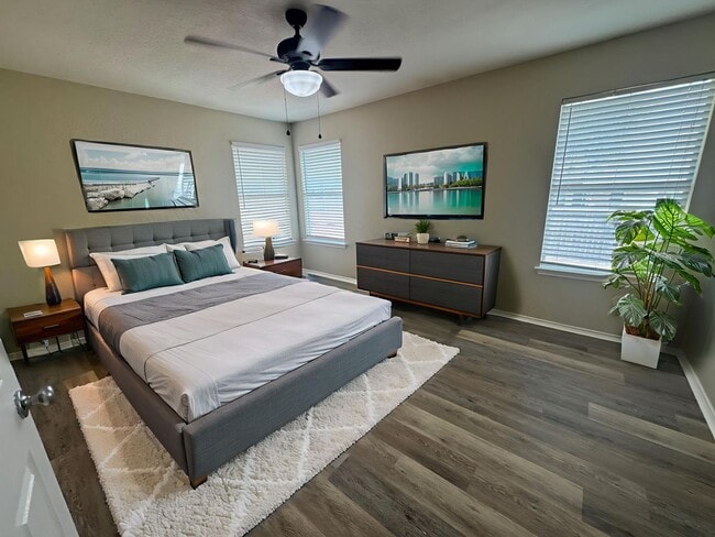 Building Photo - COMFORTABLE HOME | SINGLE STORY  |  CLOSE TO HWY 151 & 410 | SHOPPING & RESTAURANTS