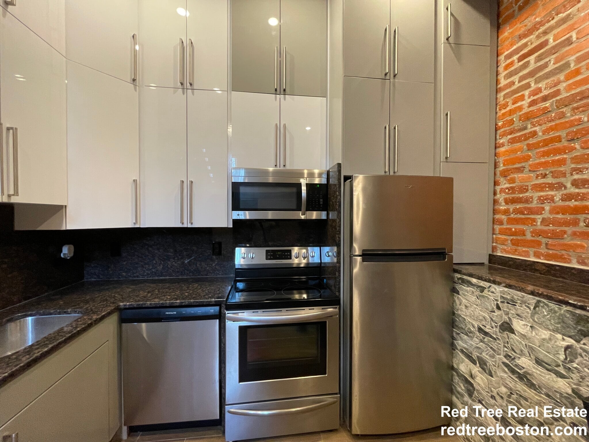 Building Photo - 1028a Commonwealth Ave