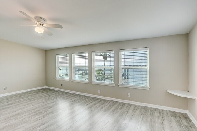 Building Photo - 9814 Airway Ln