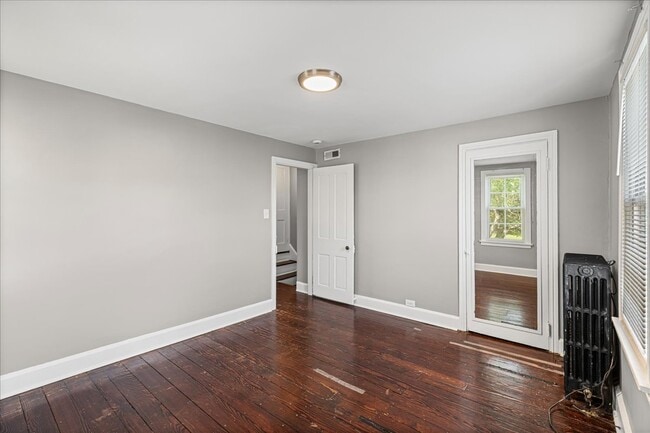 Building Photo - 1613 Kings Hwy