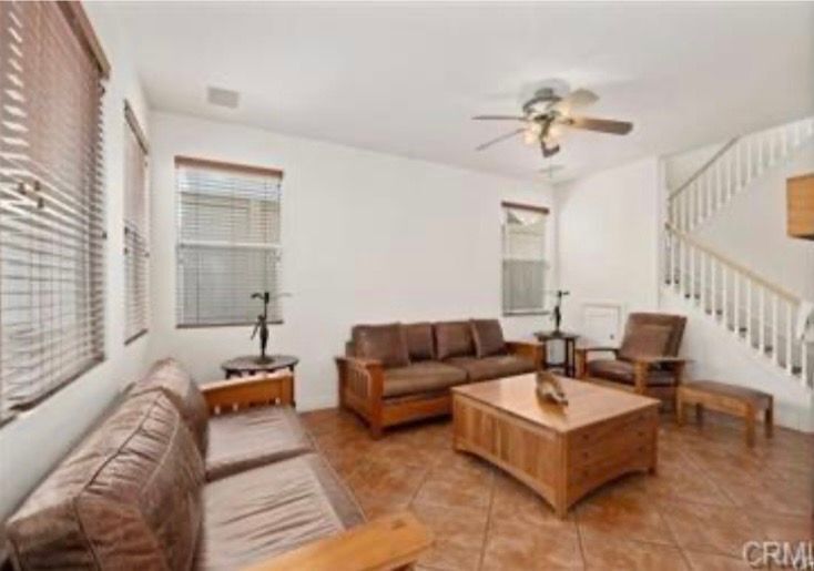 Building Photo - 27 Via Carisma