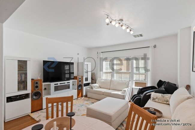 Building Photo - 929 Glen Valley Terrace