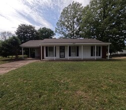 Building Photo - Spacious 5BR/2BA Rental with Bonus Living Space & Great Location