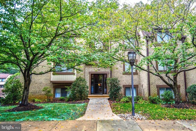 Building Photo - 1672 Parkcrest Cir