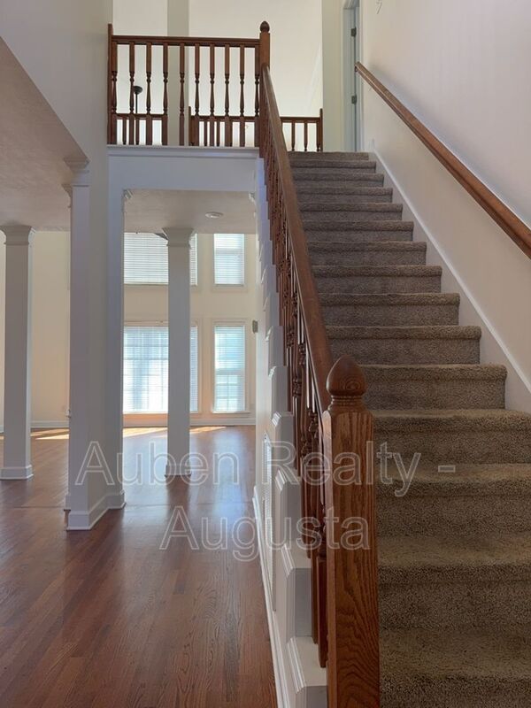 Building Photo - 901 McMillan Cir