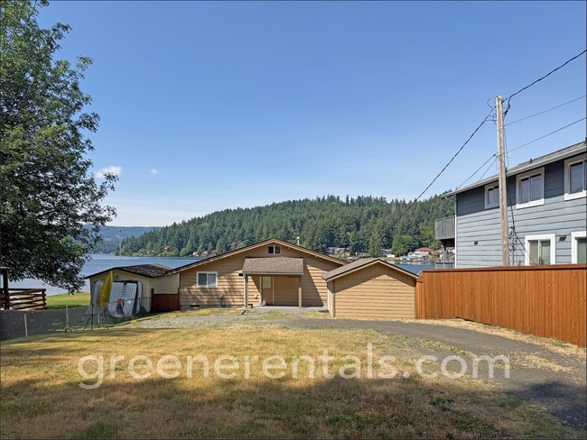 Building Photo - Waterfront Rambler on Summit Lake