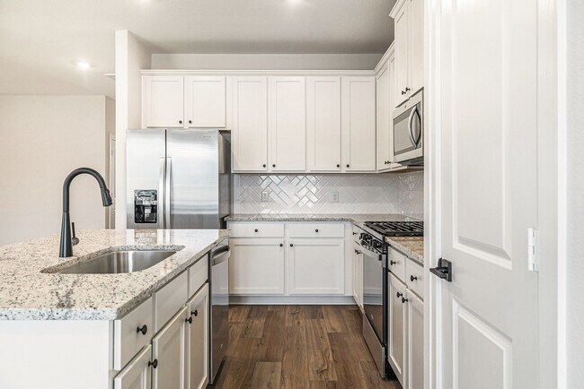 Building Photo - 6107 White Spruce Dr