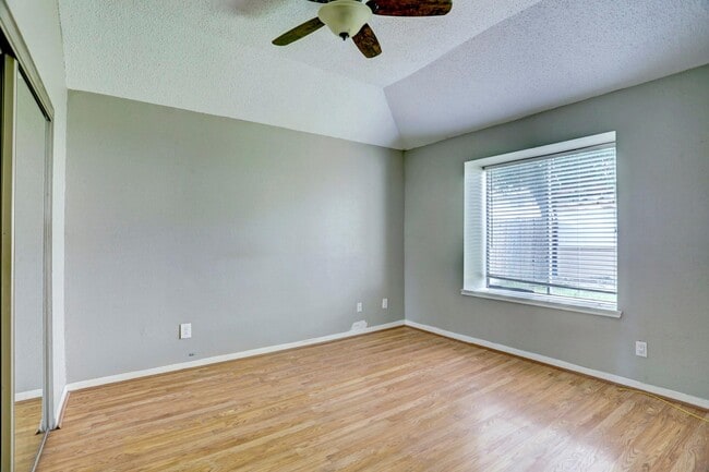 Building Photo - 20226 Linden Tree Dr