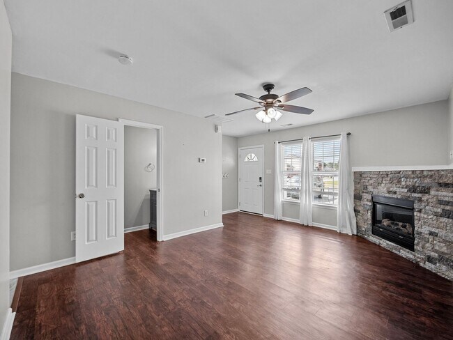 Building Photo - Welcome to Marsh Oaks!