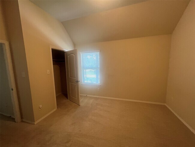 Building Photo - 2911 Meadows Pond Ln