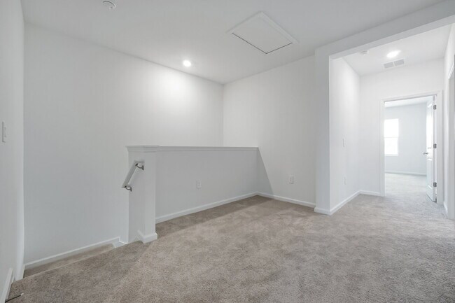 Building Photo - Beautiful New 3-Bedroom Townhome in Davenport — Includes Resort Pool, Modern Clubhouse & Family P...