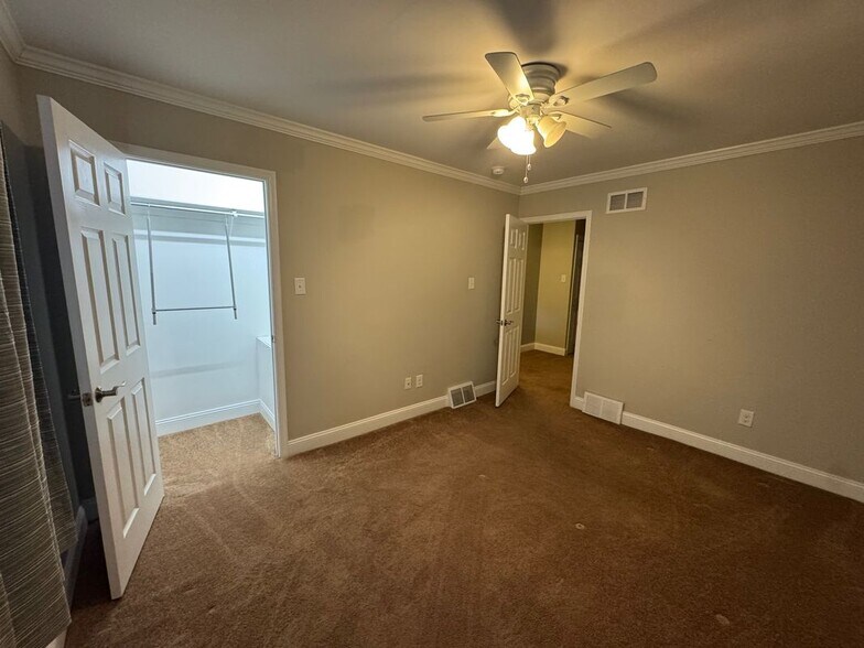 Building Photo - 34 Dora Dr