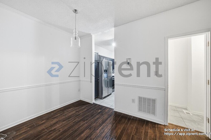 Building Photo - 584 Windsor St SW