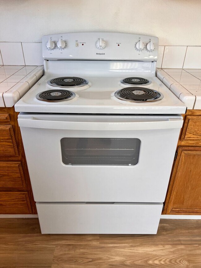 Building Photo - 3 bedroom Home in Donner Trail Estates, Fernley