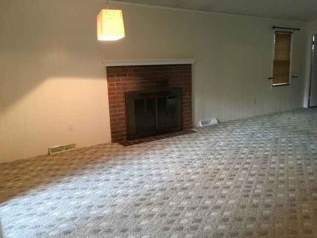 Building Photo - Country View Estates