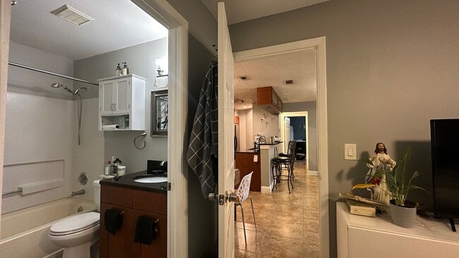 Building Photo - 974 Leeward Pl