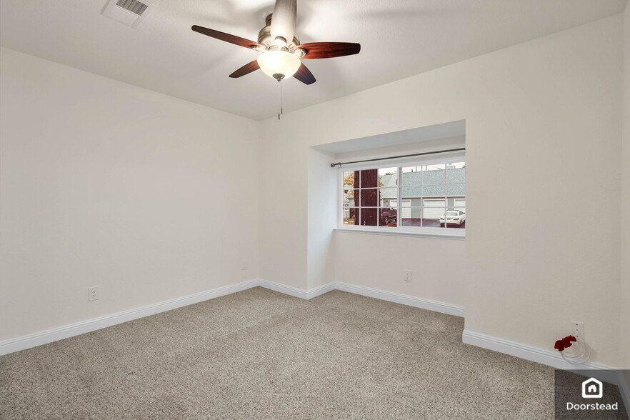 Building Photo - 1714 Somerset Pl