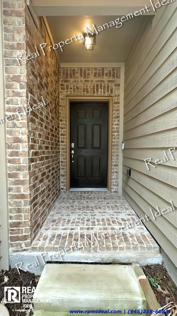 Building Photo - 304 Basil St