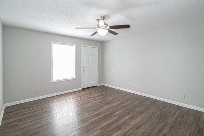 Building Photo - 145 Darlene Dr