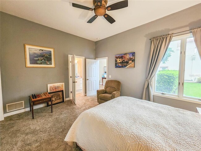 Building Photo - 1 Bay Pointe Dr