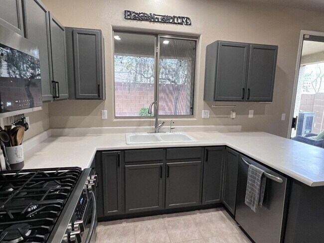 Building Photo - 17565 N 167th Dr