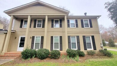 Building Photo - Charming 2 bedroom 1 bath duplex on Park Rd