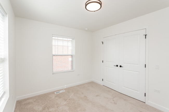 Building Photo - 1436 Naperville Wheaton Rd