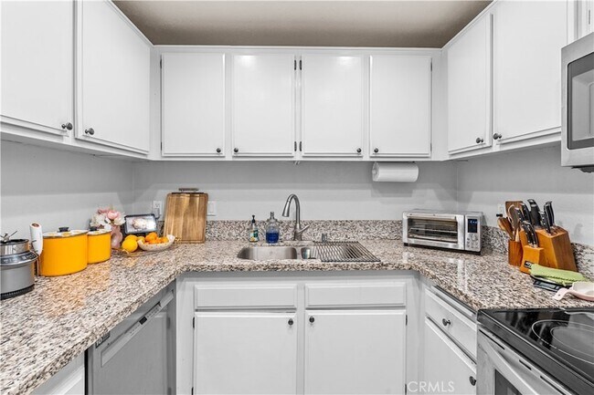 Building Photo - 22886 Hilton Head Dr