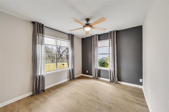 Building Photo - 1612 Elmhurst Dr