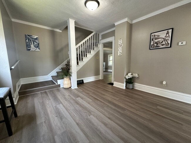 Primary Photo - Renovated 3 bedroom house for rent in Wate...