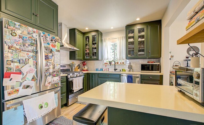 Kitchen - 663 Micheltorena St