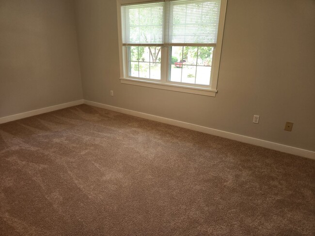 Building Photo - Chesterfield-Chester Area- Convenient to F...