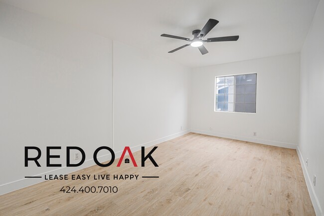 Building Photo - 4651 Cahuenga Blvd