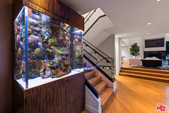 Building Photo - 2826 Las Alturas St