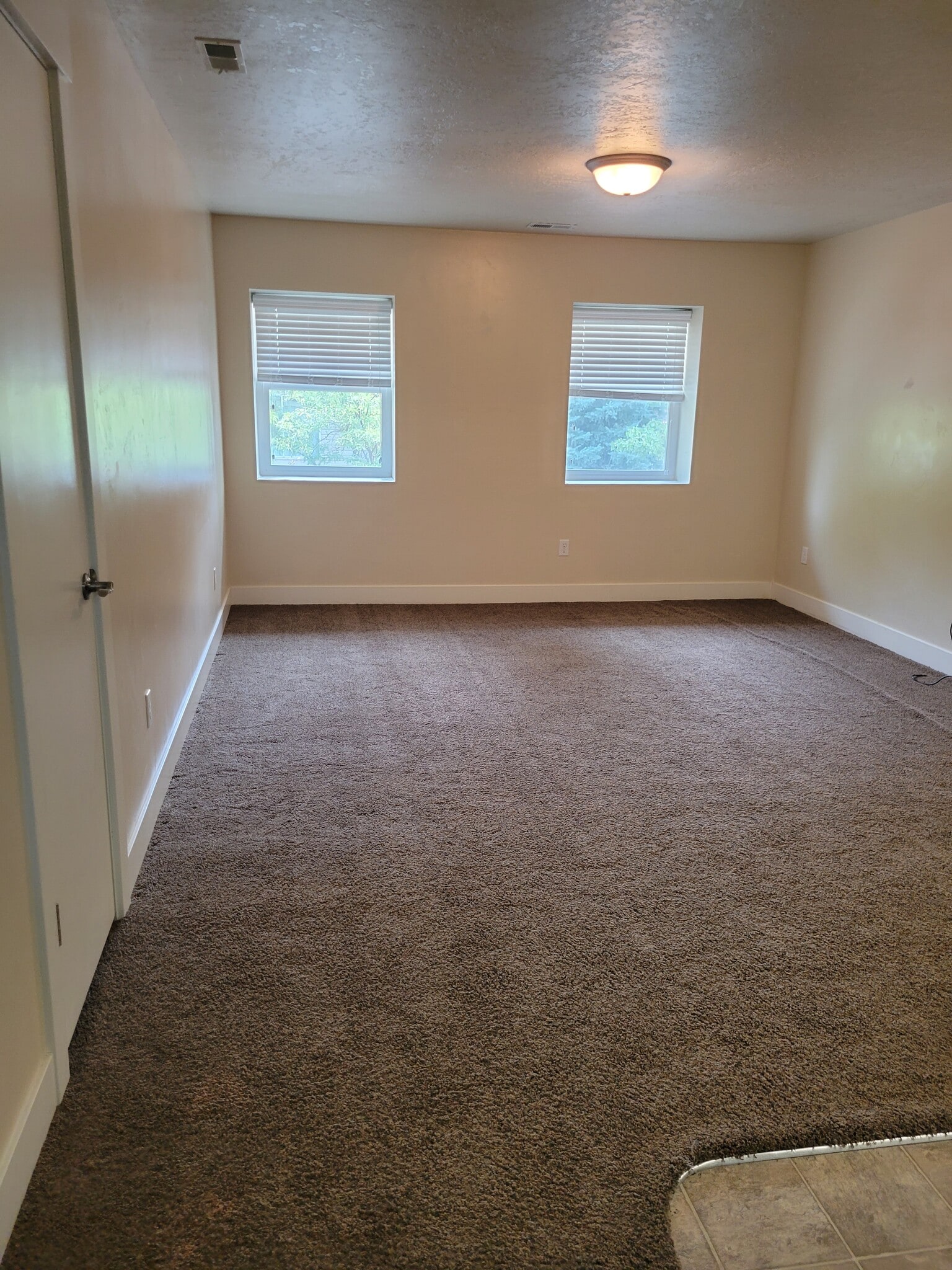 Building Photo - 215 E 100 N