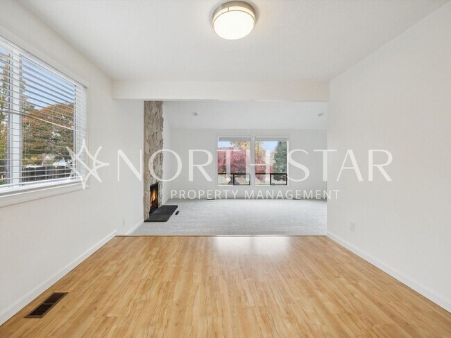 Building Photo - Beautifully Maintained Single-Level Home with Modern Touches