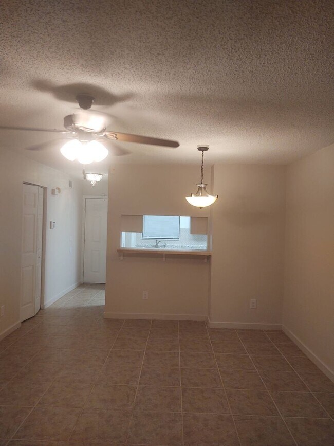 Building Photo - Lovely Condo for rent  ( New Lower Price)