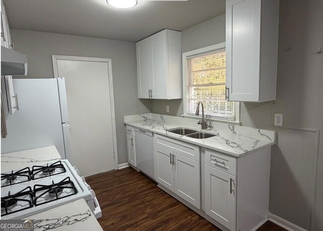 Building Photo - 3036 Will Rogers Pl SE