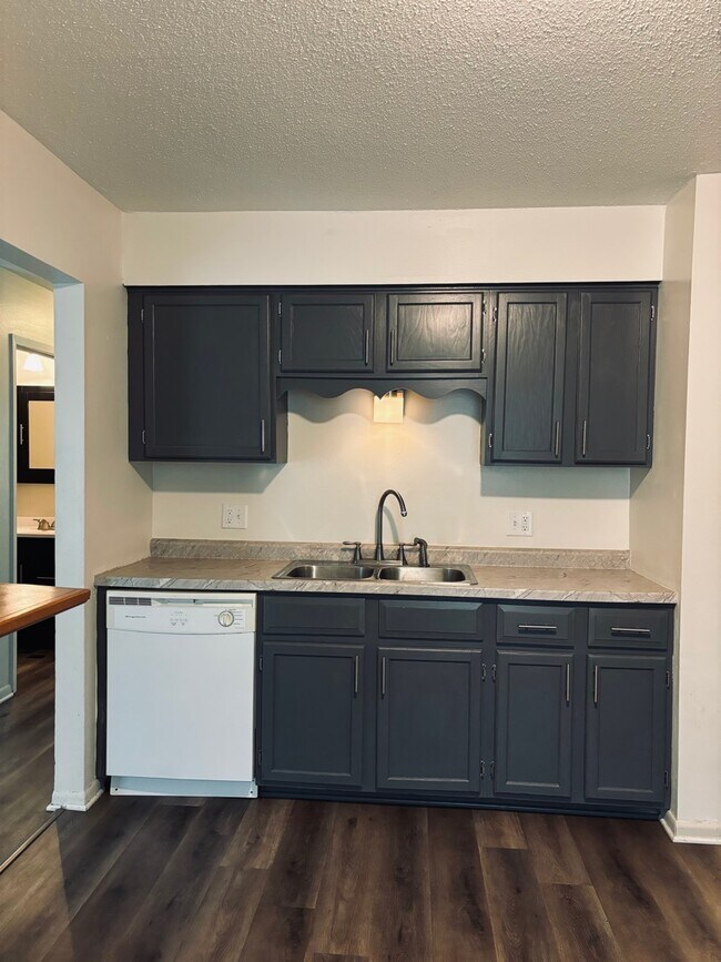 Building Photo - 935 Herold Ave