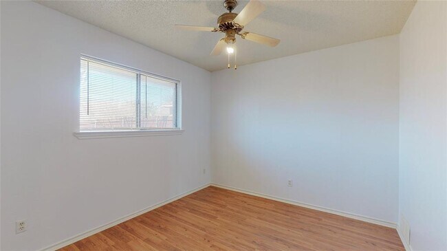 Building Photo - 918 Summer Trail